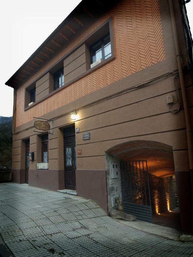 Hostal El Sumiciu Mieres  Exterior foto